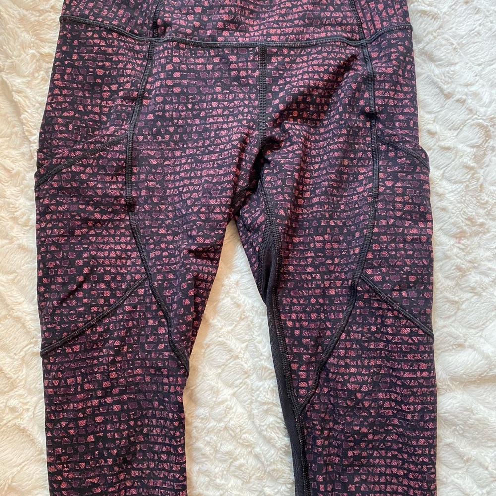 Lululemon Crops - Picture 4 of 4